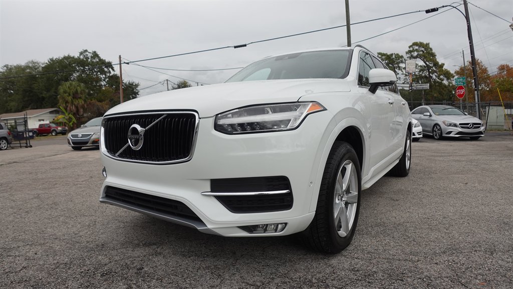 2017 Volvo XC90 Momentum's photo
